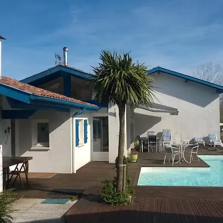 Maison De Vacances, Piscine Et *