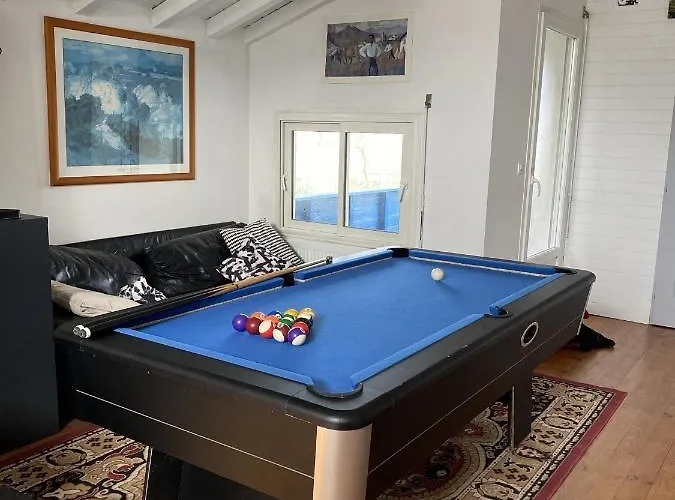 Maison De Vacances, Piscine Et Дом отдыха Бидар