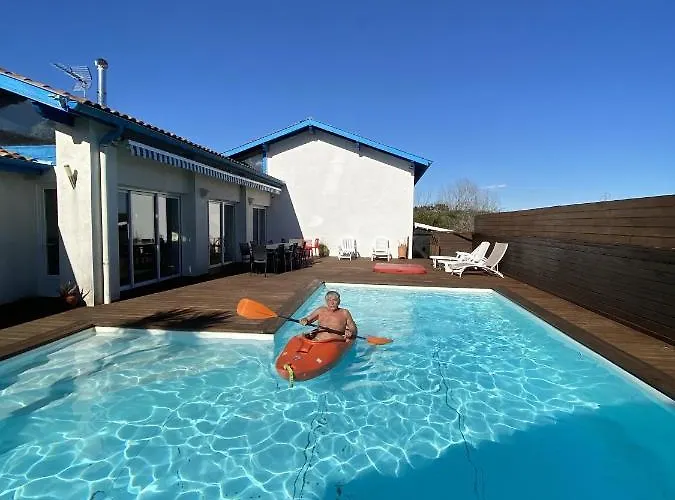 Maison De Vacances, Piscine Et Бидар