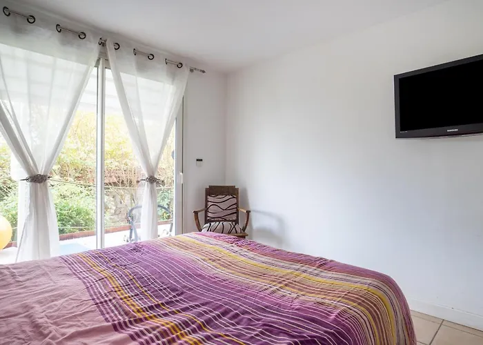 Maison De Vacances, Piscine Et Дом отдыха