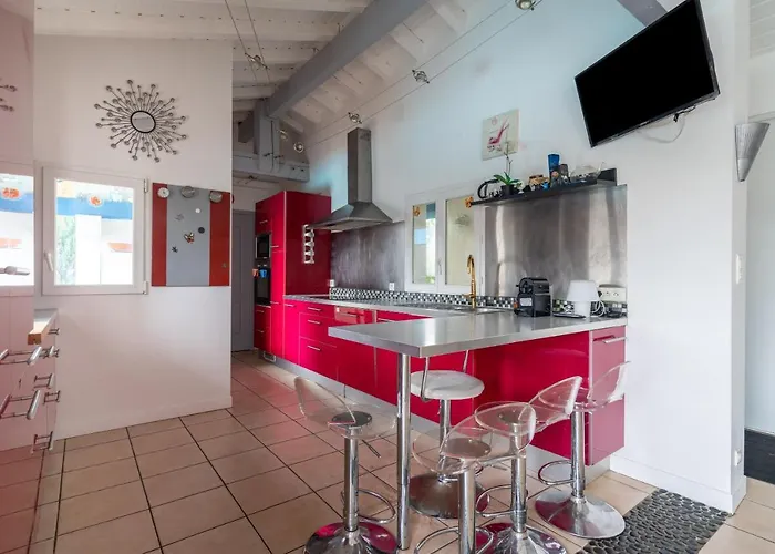 Maison De Vacances, Piscine Et Дом отдыха