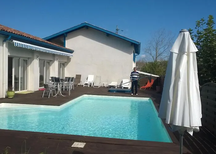 Maison De Vacances, Piscine Et Дом отдыха Бидар